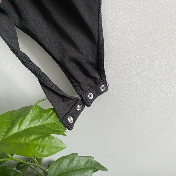 SWS Contour Vneck Bodysuit - Picture 2 of 2